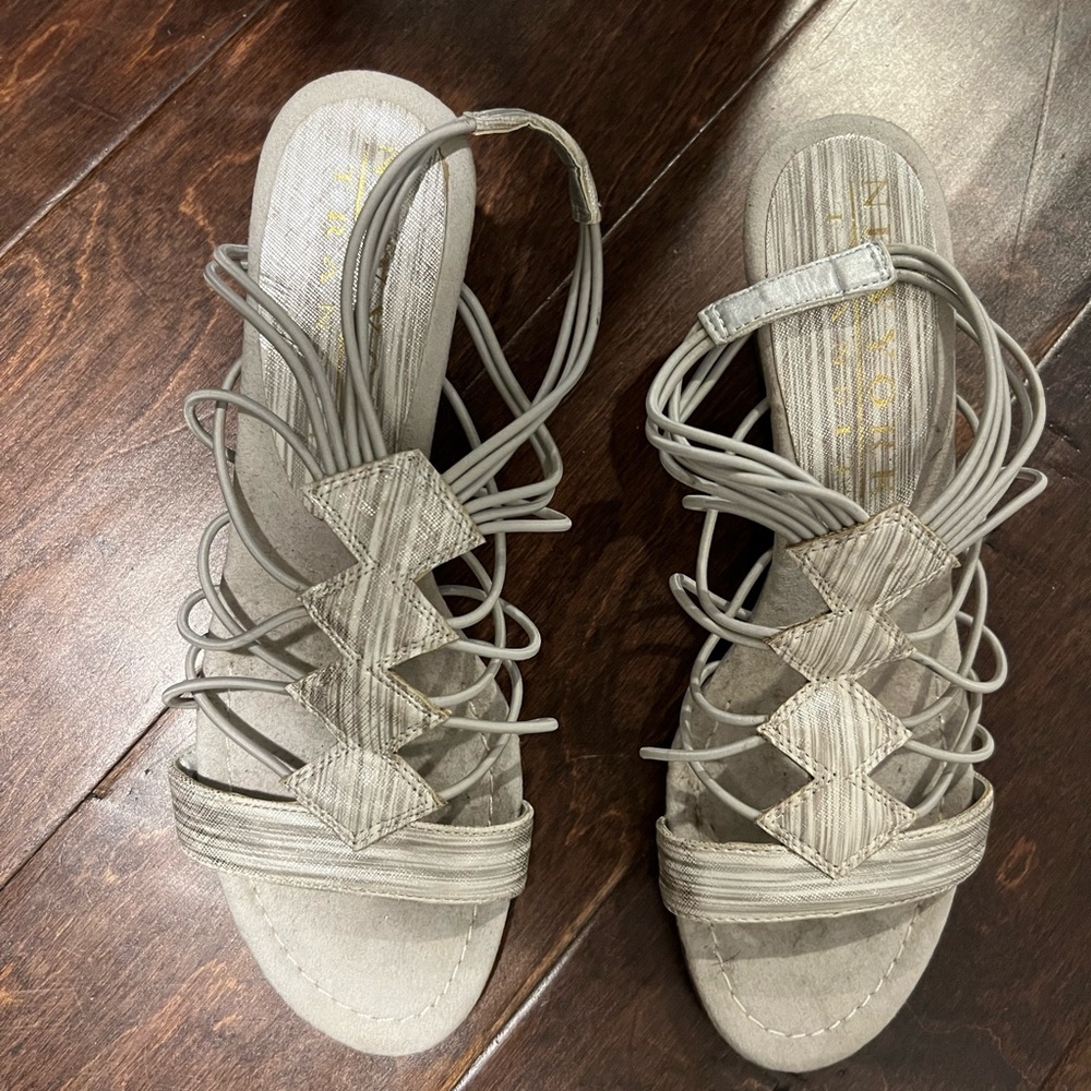 Ny transit size 8 wedge heel